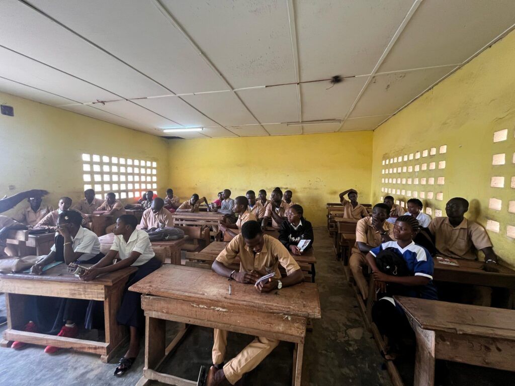 PRÉSENTATION DES OFFRES DE FORMATION DE L’UMECI AUX JOURNÉES CARRIÈRES AU LYCEE MODERNE 3 DE LA DRENA D’AGBOVILLE, LE MERCREDI 30 AVRIL 2025 – photo 4