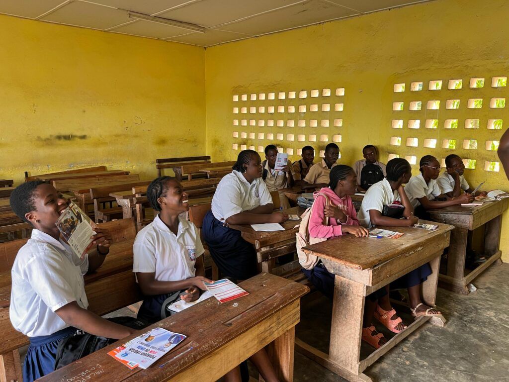 PRÉSENTATION DES OFFRES DE FORMATION DE L’UMECI AUX JOURNÉES CARRIÈRES AU LYCEE MODERNE 3 DE LA DRENA D’AGBOVILLE, LE MERCREDI 30 AVRIL 2025 – photo 6