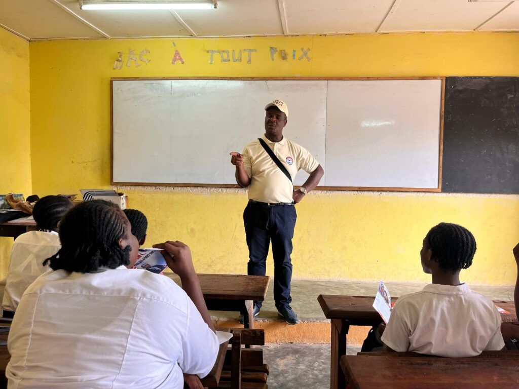 PRÉSENTATION DES OFFRES DE FORMATION DE L’UMECI AUX JOURNÉES CARRIÈRES AU LYCEE MODERNE 3 DE LA DRENA D’AGBOVILLE, LE MERCREDI 30 AVRIL 2025 – photo 7