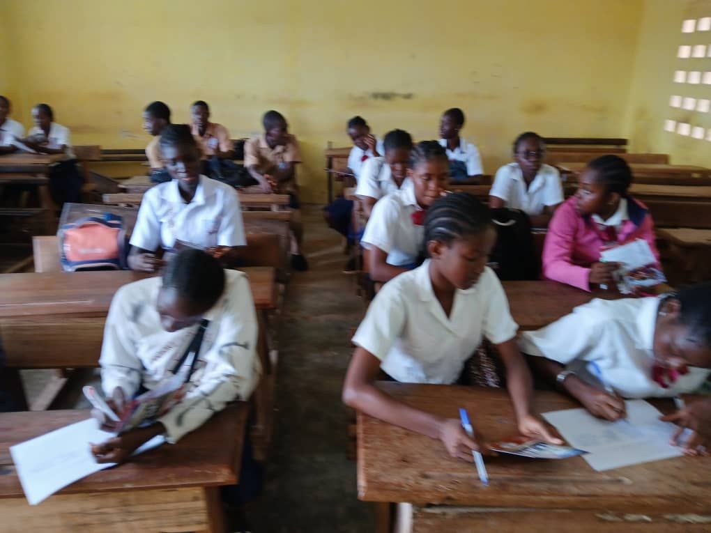 PRÉSENTATION DES OFFRES DE FORMATION DE L’UMECI AUX JOURNÉES CARRIÈRES AU LYCEE MODERNE 3 DE LA DRENA D’AGBOVILLE, LE MERCREDI 30 AVRIL 2025 – photo 9