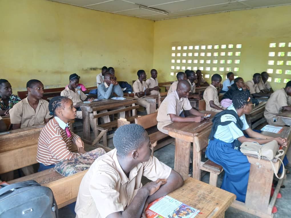 PRÉSENTATION DES OFFRES DE FORMATION DE L’UMECI AUX JOURNÉES CARRIÈRES AU LYCEE MODERNE 3 DE LA DRENA D’AGBOVILLE, LE MERCREDI 30 AVRIL 2025 – photo 10