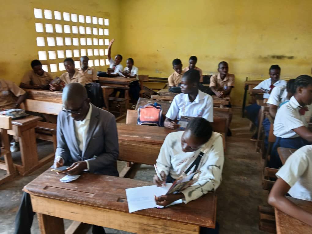 PRÉSENTATION DES OFFRES DE FORMATION DE L’UMECI AUX JOURNÉES CARRIÈRES AU LYCEE MODERNE 3 DE LA DRENA D’AGBOVILLE, LE MERCREDI 30 AVRIL 2025 – photo 11