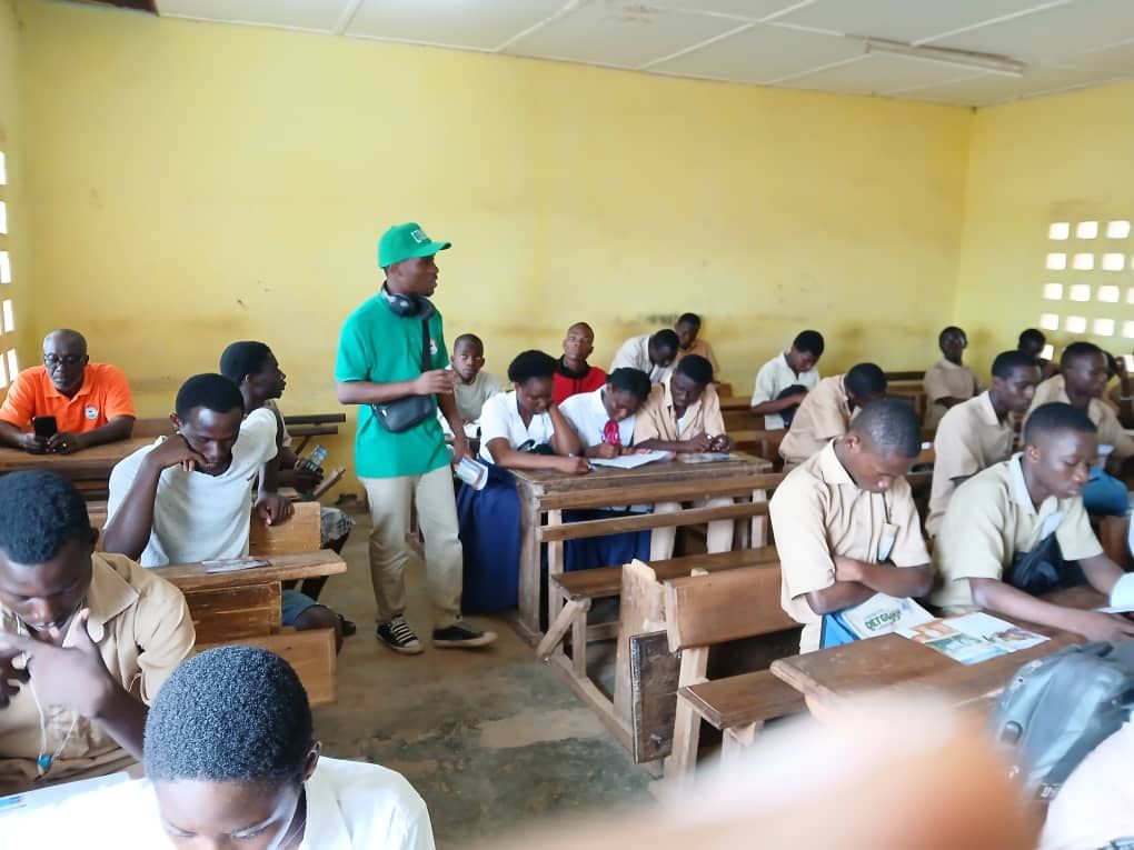 PRÉSENTATION DES OFFRES DE FORMATION DE L’UMECI AUX JOURNÉES CARRIÈRES AU LYCEE MODERNE 3 DE LA DRENA D’AGBOVILLE, LE MERCREDI 30 AVRIL 2025 – photo 12