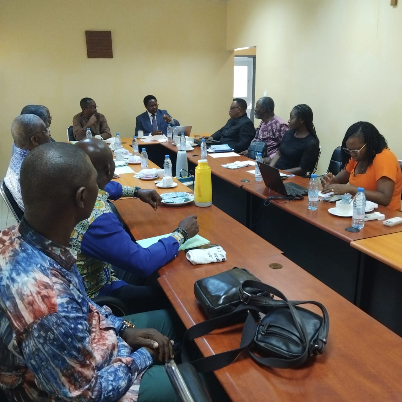 Participants à la réunion au Secrétariat exécutif du RUPA