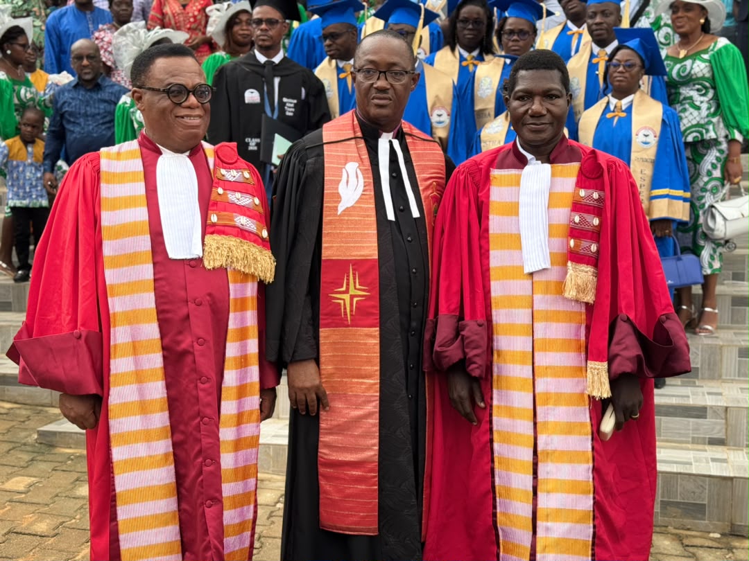 Autorités ecclésiastiques présentes à la diplomation de l’ISTHA