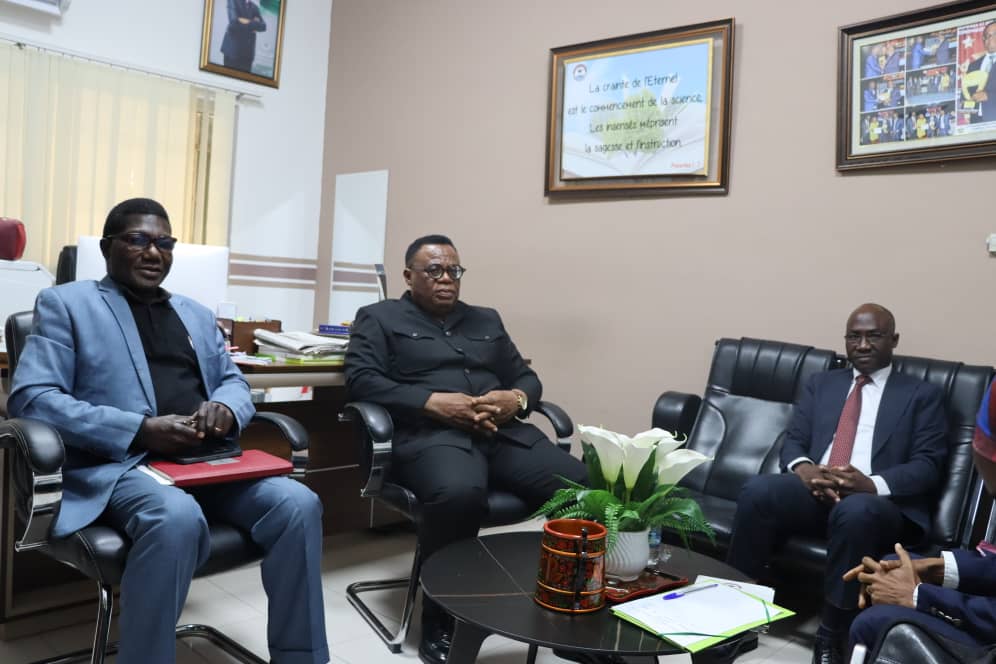 Séance d’échanges dans le bureau du Président de l’UMECI