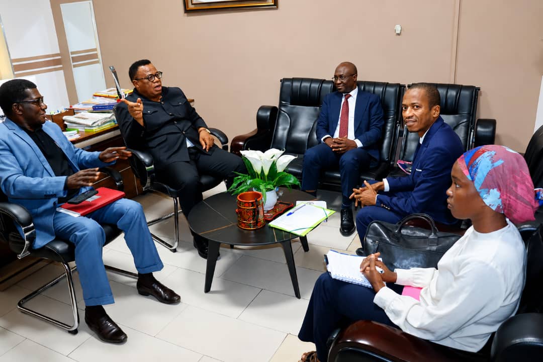 Le Président de l’UMECI et ses collaborateurs échangent avec le Professeur Nanga Silué