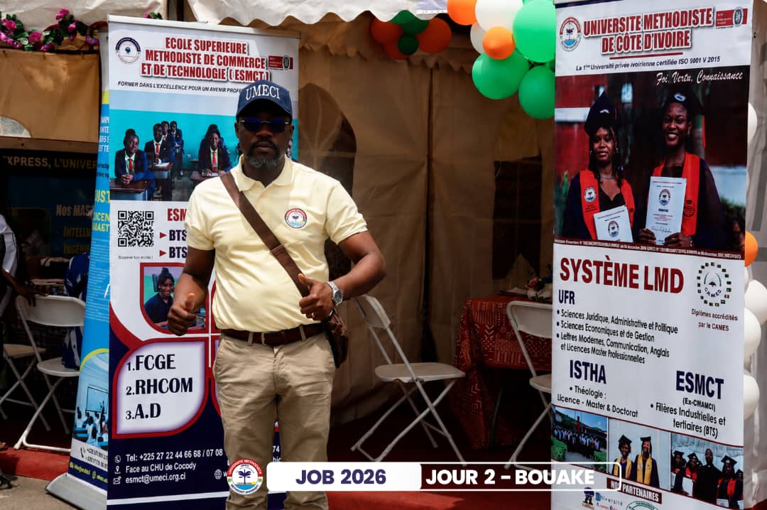 Accueil des visiteurs sur le stand de l’UMECI lors de la deuxième journée à Bouaké