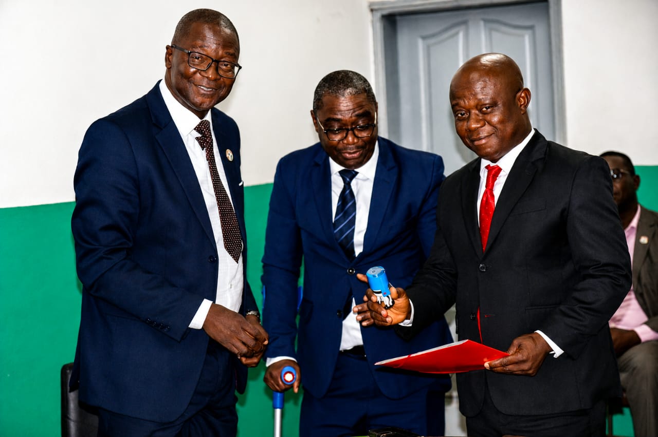 Signature des documents de passation de charges