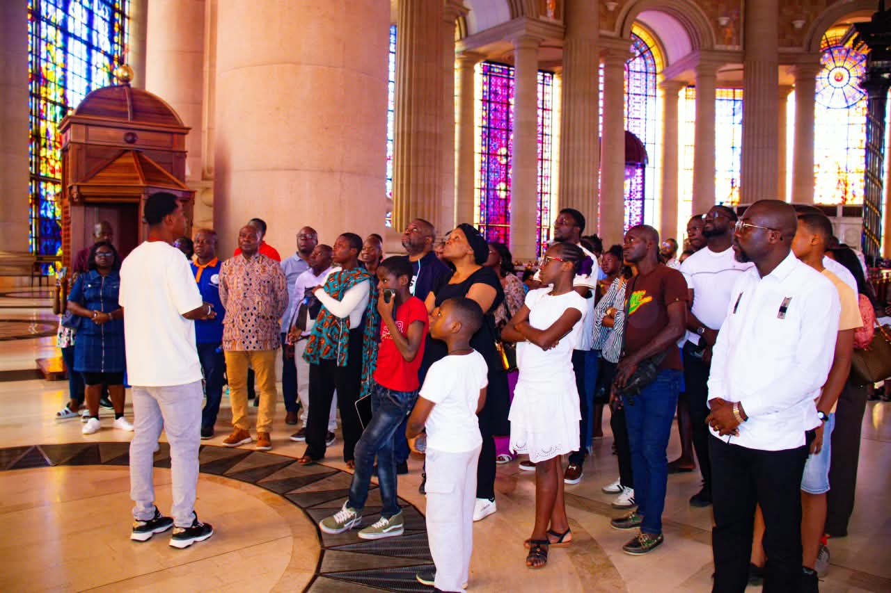 La délégation découvre la Basilique Notre-Dame de la Paix de Yamoussoukro