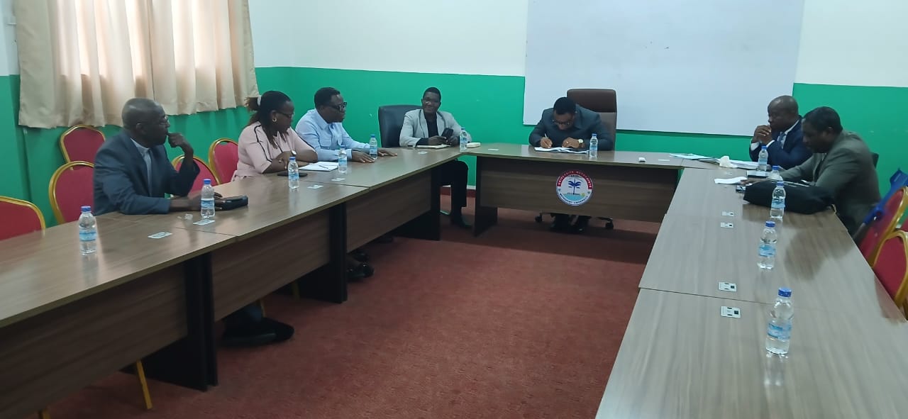 Les participants réunis en salle de conférences de l’UMECI