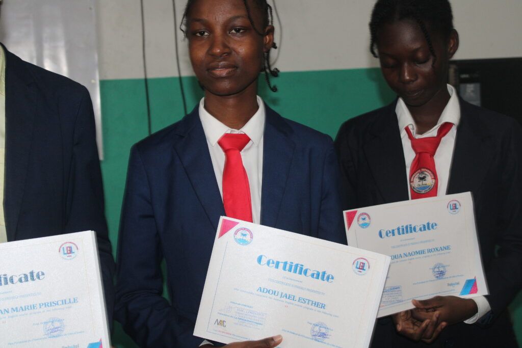 CÉRÉMONIE DE REMISE DE CERTIFICATS A 1 DES COURS INTENSIFS D’ANGLAIS Le mardi 15 octobre 2024 – photo 72