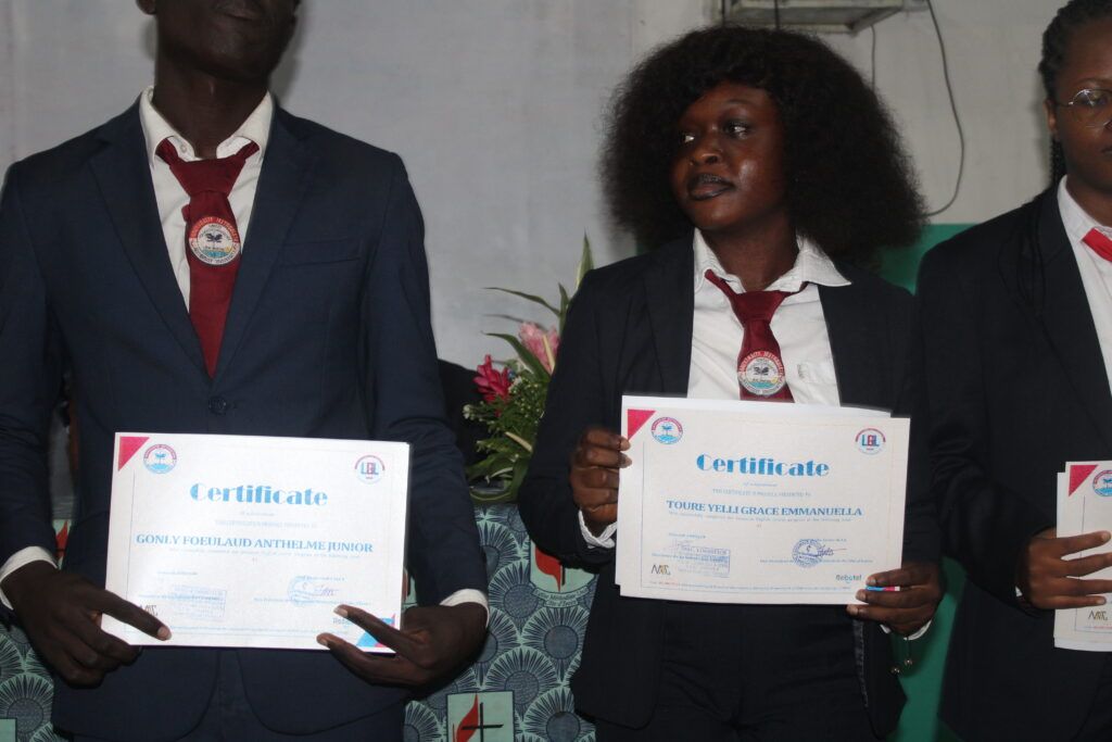 CÉRÉMONIE DE REMISE DE CERTIFICATS A 1 DES COURS INTENSIFS D’ANGLAIS Le mardi 15 octobre 2024 – photo 83